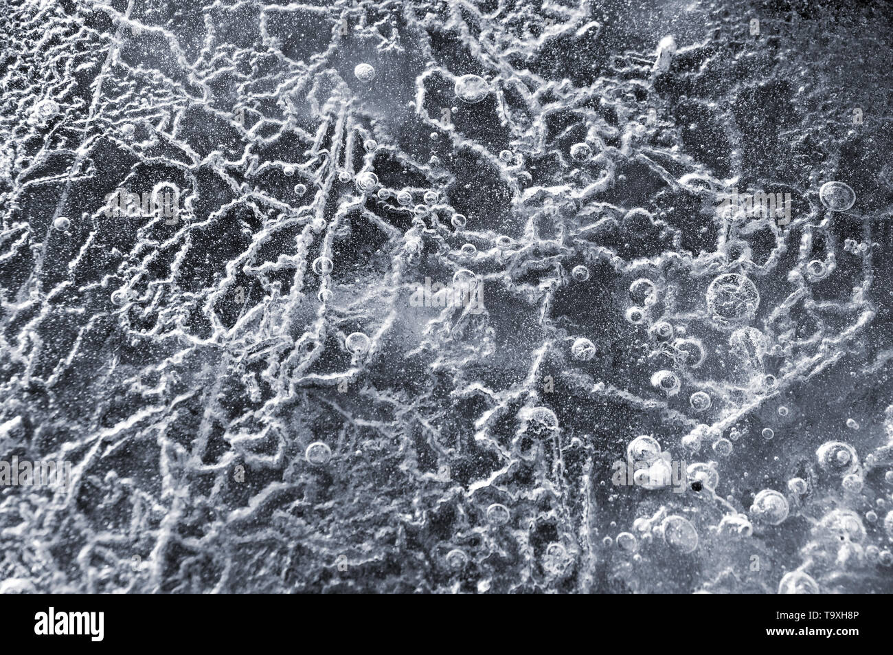 Abstract background texture libre de glace avec rainures, sillons, et des bulles d'air cought par le gel de la masse des wated tout en gelant Banque D'Images