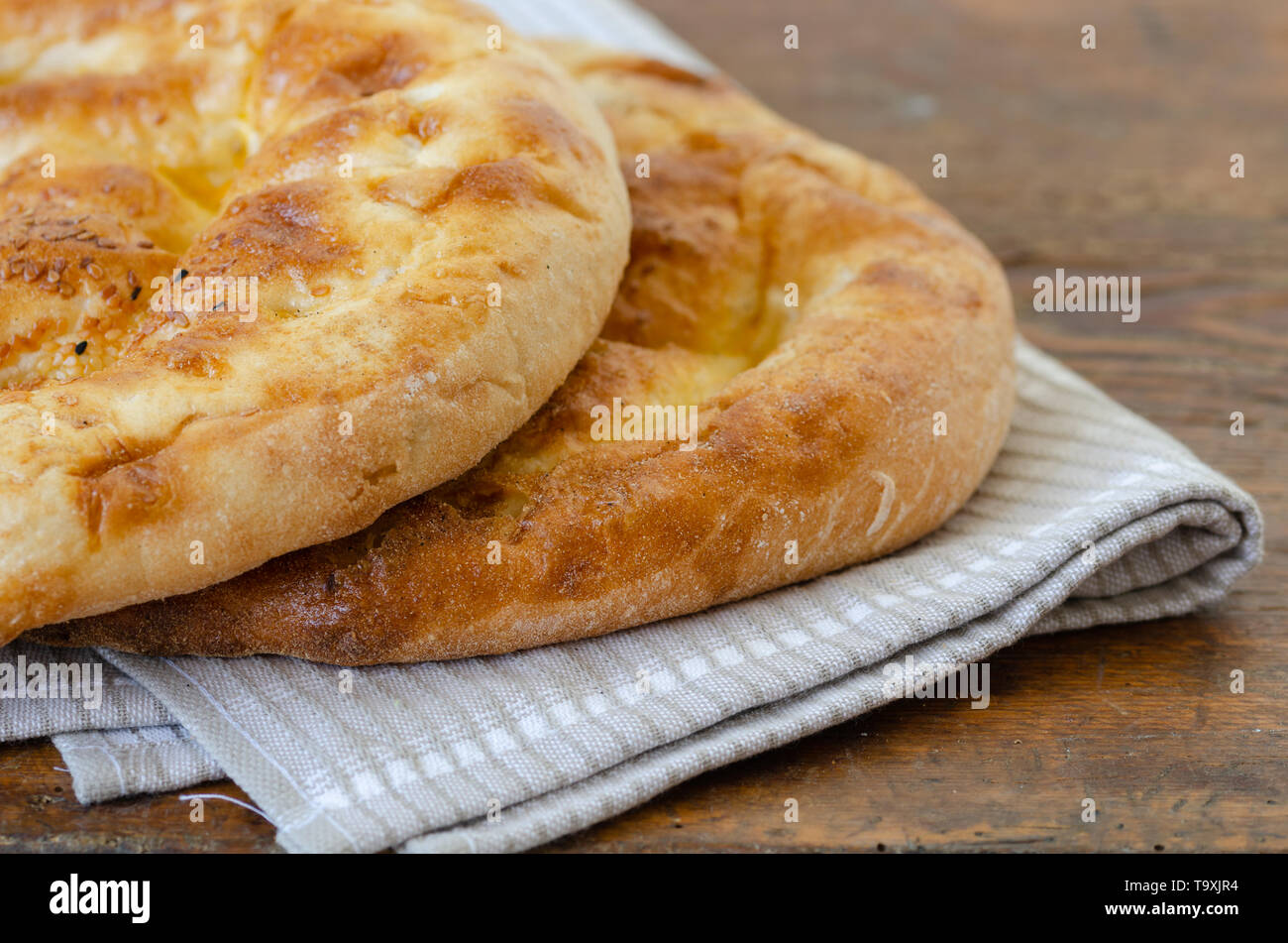 Ramadan ( Pita turc ; Ramazan Pidesi ) bain turc traditionnel pain pour le mois de Ramadan Moubarak Banque D'Images