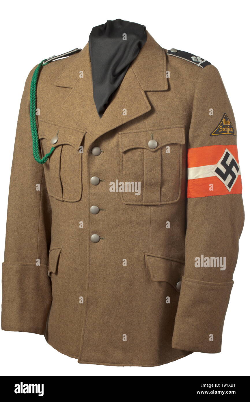 Une veste de service pour un HJ-Oberstammführer dans la région saxe depot morceau avec étiquette RZM laine marron avec boutons gris, incorporated hanger et ouverture à la dague du leader, de soie de couleur olive avec étiquette RZM HJ-Dienstrock «' dans la poche intérieure. Dans l'épaule noir cousus avec corde d'argent, le délignage, quatre étoiles et un rang de métal bande d'argent. Manchon noir cousu avec lettrage jaune triangle tissé 'Mitte Sachsen'., historique, historique du 20e siècle, Additional-Rights Clearance-Info-Not-Available- Banque D'Images