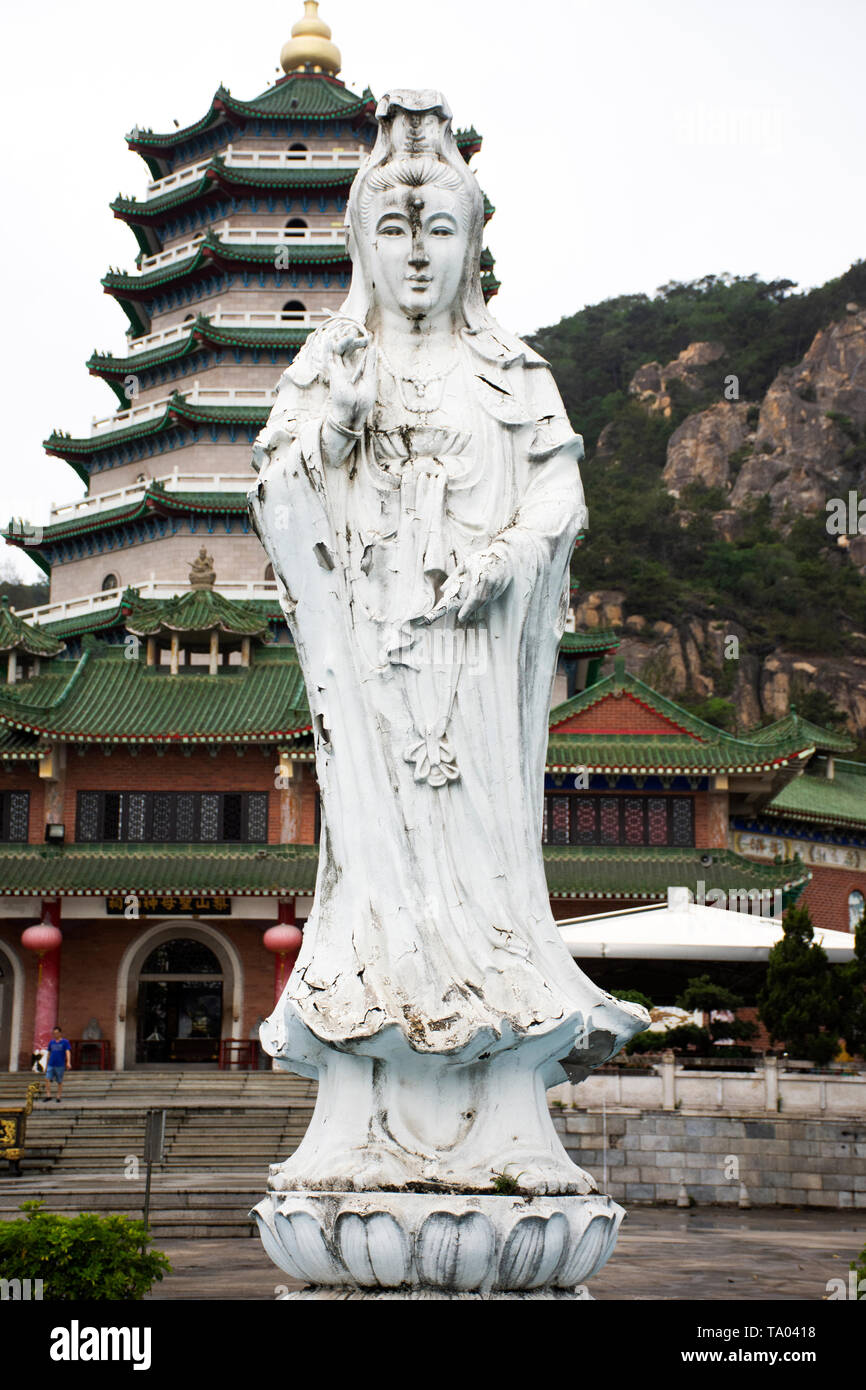 Statue Déesse Guan Yin Assise Sur Lotus Design Toscano - Sculpture Zen Jardin Et Intérieur