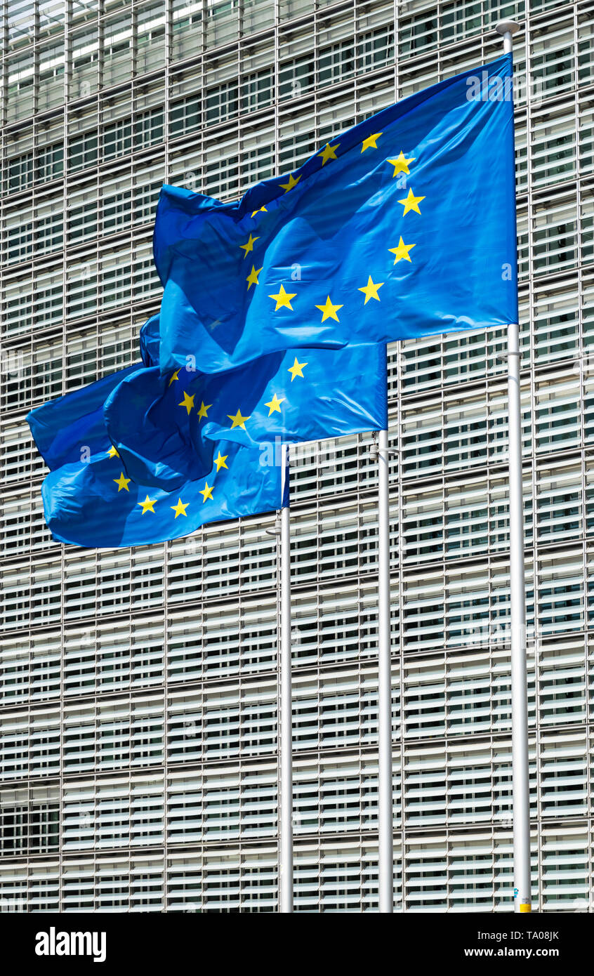 L'Union européenne drapeaux drapeaux de l'UE à l'extérieur de la commission de l'UE Commission européenne bâtiment bâtiment Berlaymont, Bruxelles, Belgique, Union européenne, Europe Banque D'Images