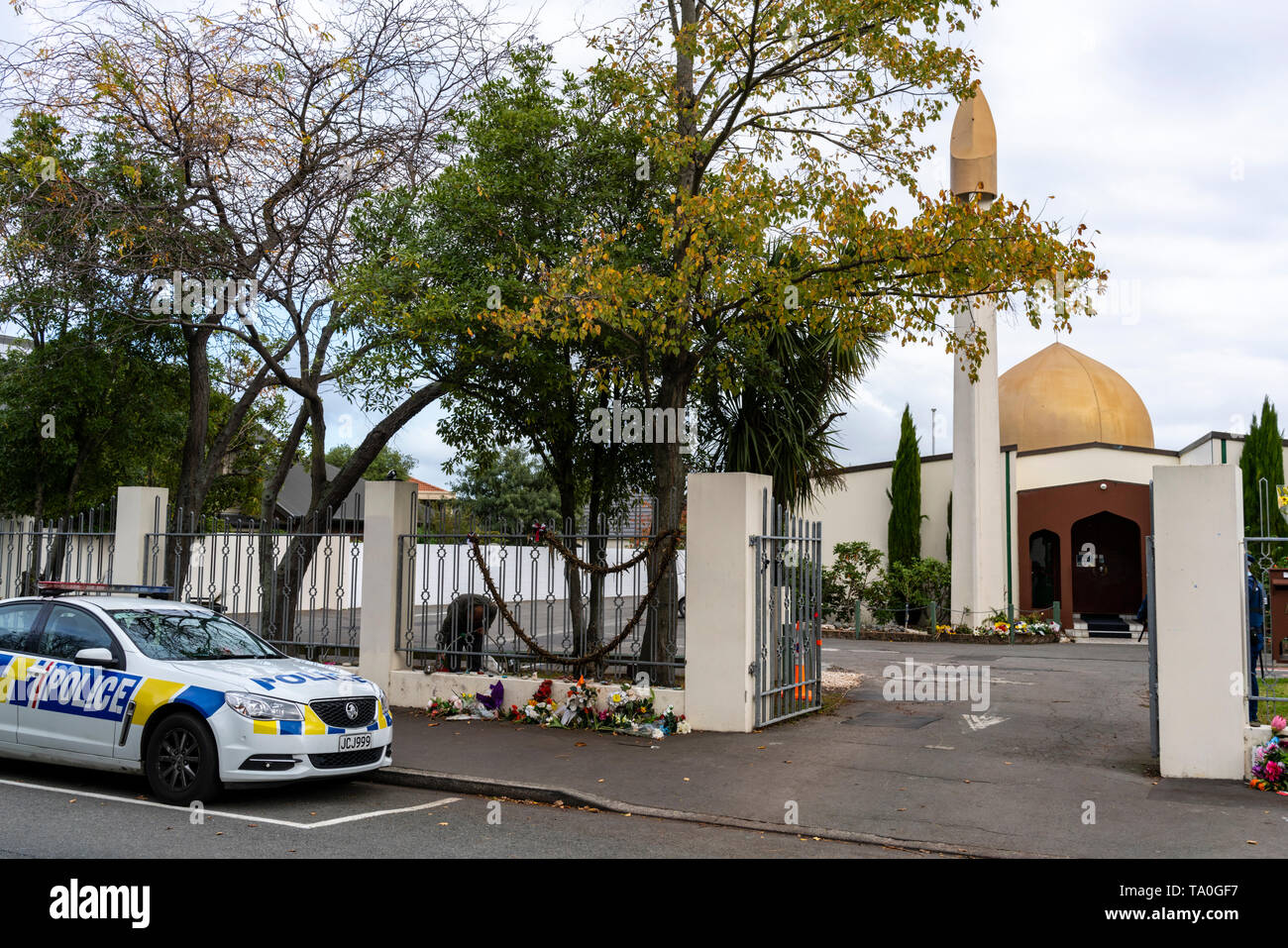 Christchurch, Nouvelle-Zélande, mosquée Masjid Al Noor avec memorial hommages et la présence de la police Banque D'Images