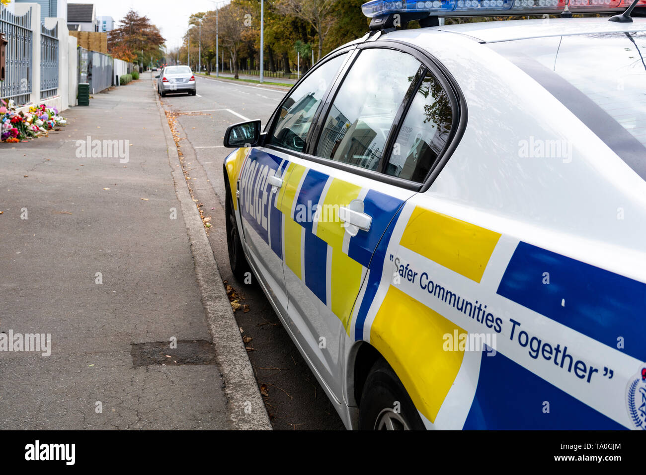 Christchurch, Nouvelle-Zélande, mosquée Masjid Al Noor avec memorial hommages et la présence policière. Libre de voiture de police. Banque D'Images