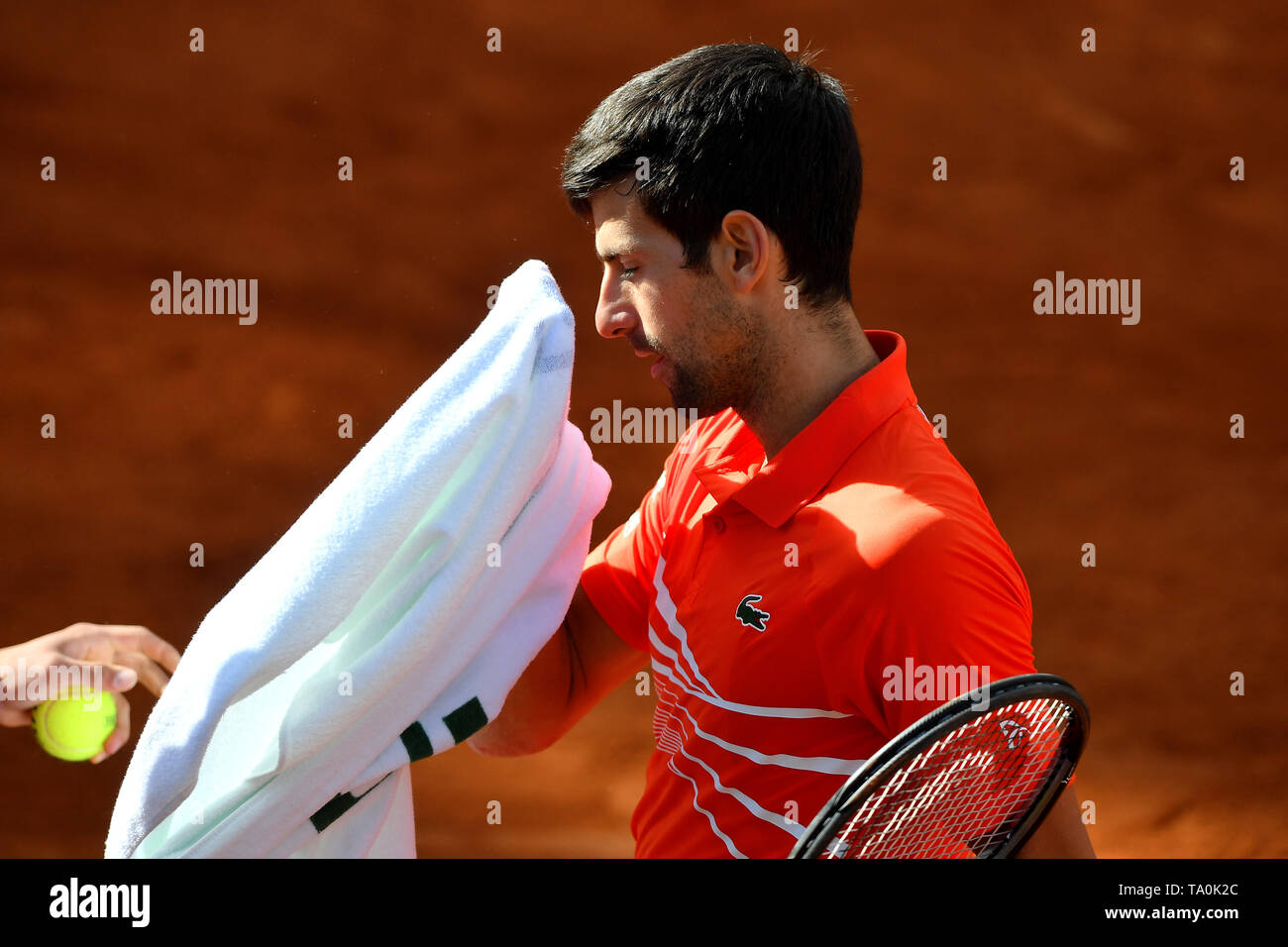 Novak Djokovic la Serbie au cours de la réaction finale chez les hommes match joué contre Rafael Nadal de l'Espagne. Rafael Nadal a gagné 6-0, 4-6, 6-1 Roma 19/05/2019 pour Banque D'Images