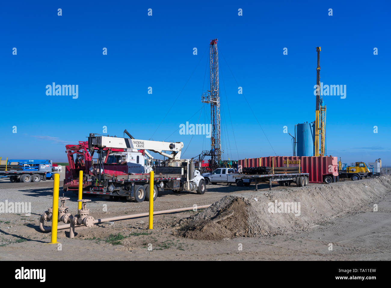 L'exploration de pétrole et de forage près de Taft, California, USA. Banque D'Images