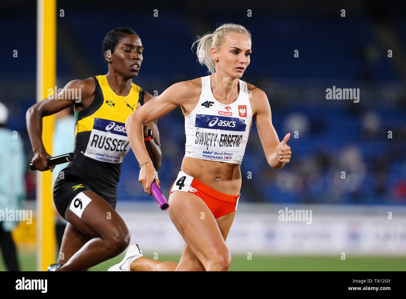 YOKOHAMA, Japon - 12 MAI : Justyna Swiety-Ersetic de Pologne dans le women's 4x400m en finale de la deuxième journée des Championnats du monde IAAF 2019 au relais Nissan Stadium le dimanche 12 mai 2019 à Yokohama, au Japon. (Photo de Roger Sedres pour l'IAAF) Banque D'Images