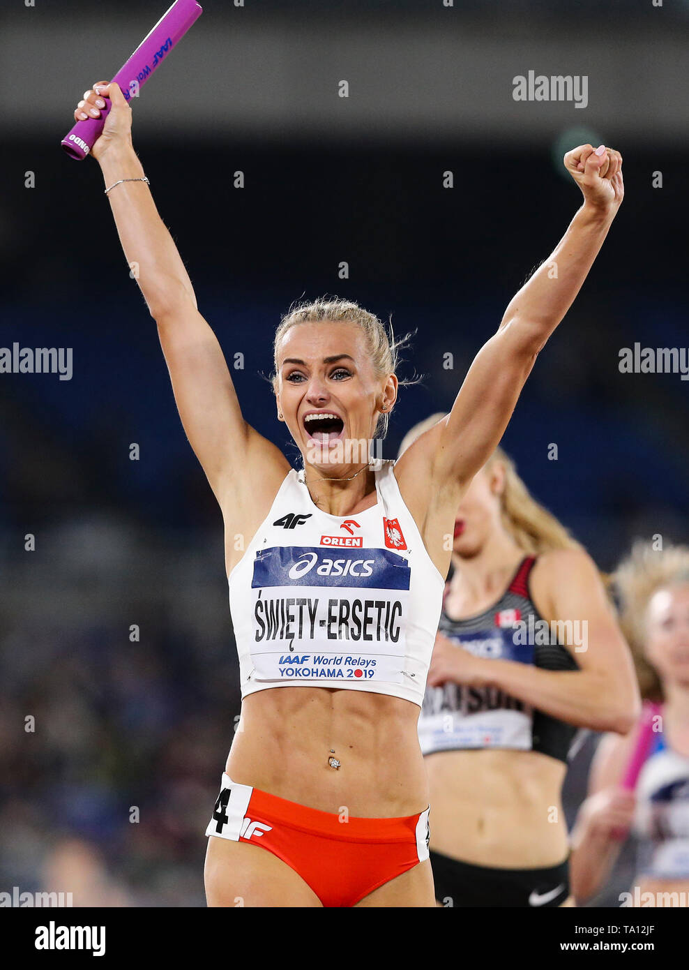 YOKOHAMA, Japon - 12 MAI : Justyna Swiety-Ersetic de Pologne dans le women's 4x400m en finale de la deuxième journée des Championnats du monde IAAF 2019 au relais Nissan Stadium le dimanche 12 mai 2019 à Yokohama, au Japon. (Photo de Roger Sedres pour l'IAAF) Banque D'Images