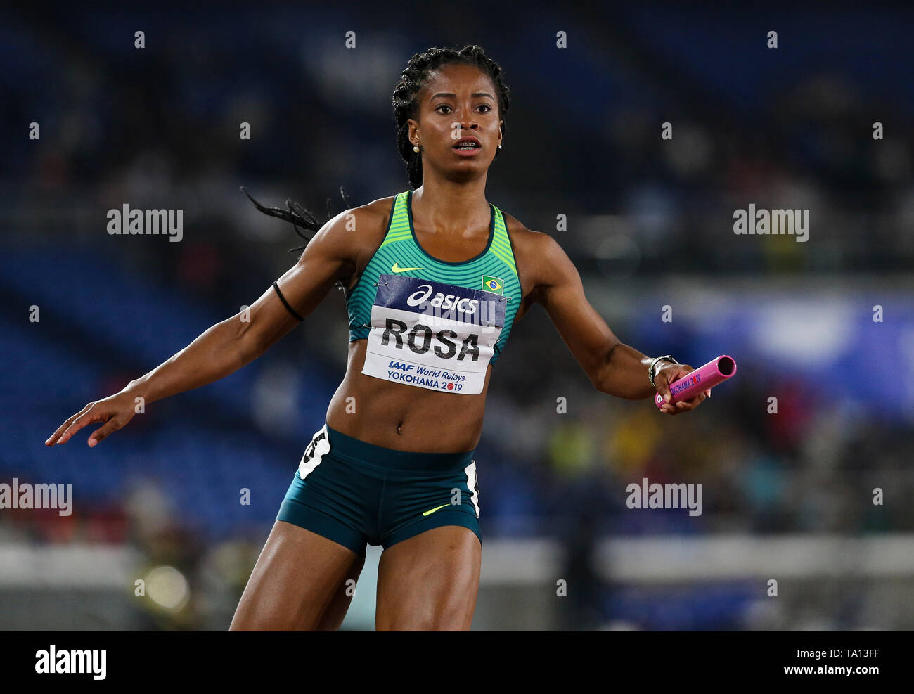 YOKOHAMA, Japon - 12 MAI : Vitoria Cristina Rosa du Brésil dans le relais 4x100m en finale de la deuxième journée des Championnats du monde IAAF 2019 au relais Nissan Stadium le dimanche 12 mai 2019 à Yokohama, au Japon. (Photo de Roger Sedres pour l'IAAF) Banque D'Images