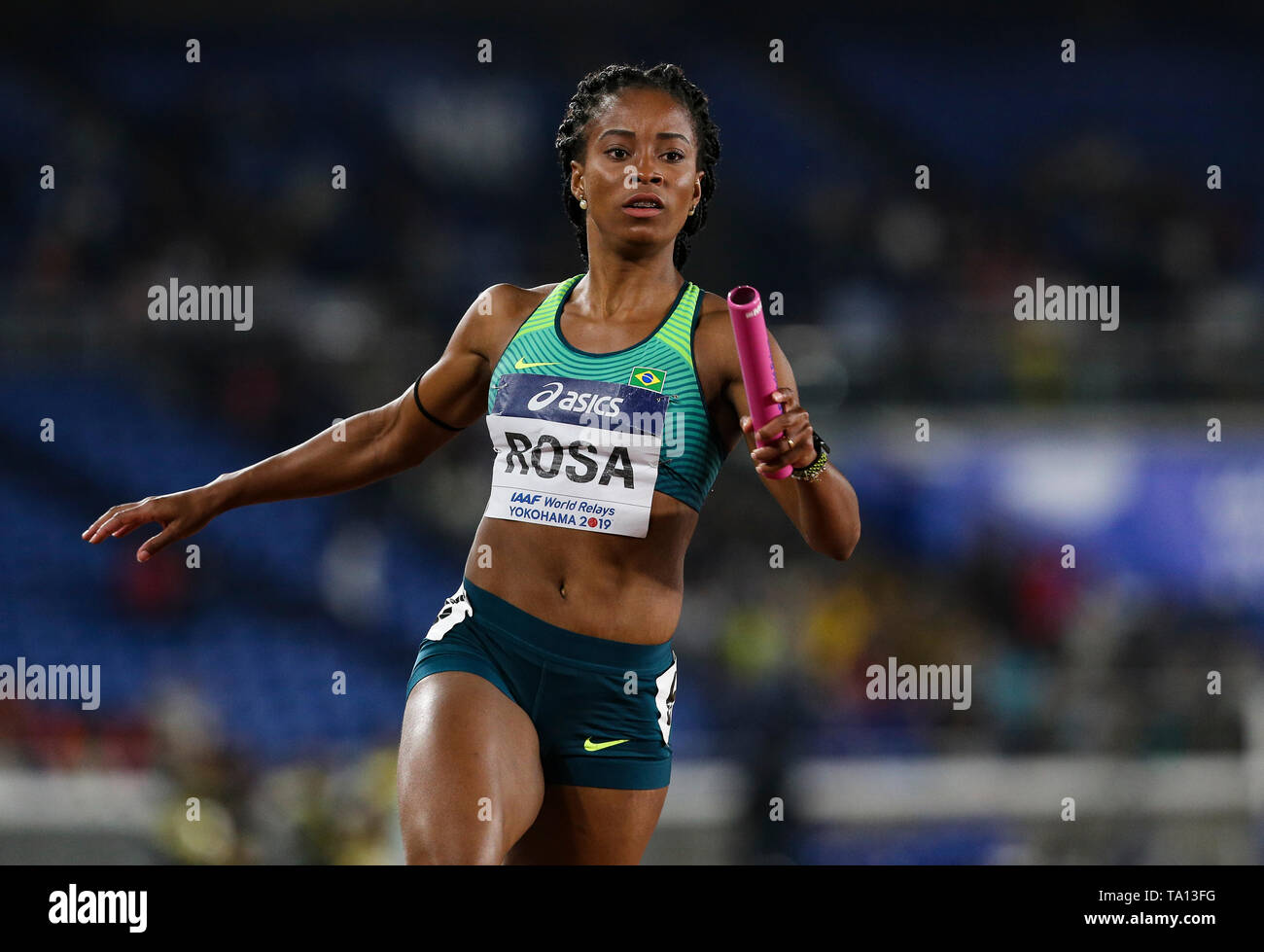 YOKOHAMA, Japon - 12 MAI : Vitoria Cristina Rosa du Brésil dans le relais 4x100m en finale de la deuxième journée des Championnats du monde IAAF 2019 au relais Nissan Stadium le dimanche 12 mai 2019 à Yokohama, au Japon. (Photo de Roger Sedres pour l'IAAF) Banque D'Images