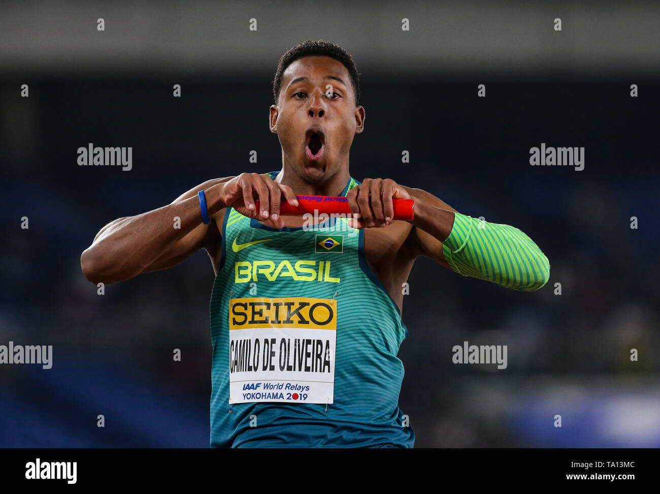 YOKOHAMA, Japon - 12 MAI : Paulo André Camilo De Oliveira du Brésil ancre son équipe accueil pour gagner la mens 4x100m relais de jour final 2 de l'IAAF World Championships 2019 Relais au Nissan Stadium le dimanche 12 mai 2019 à Yokohama, au Japon. (Photo de Roger Sedres pour l'IAAF) Banque D'Images