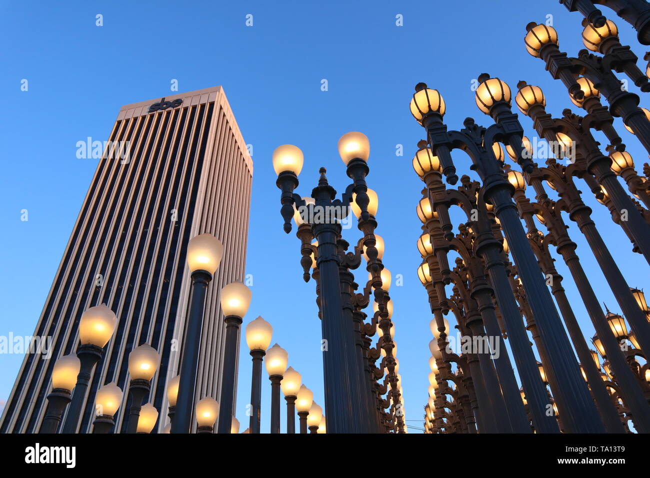 La lumière urbaine une sculpture par Chris Burden au LACMA, Los Angeles County Museum of Art Banque D'Images