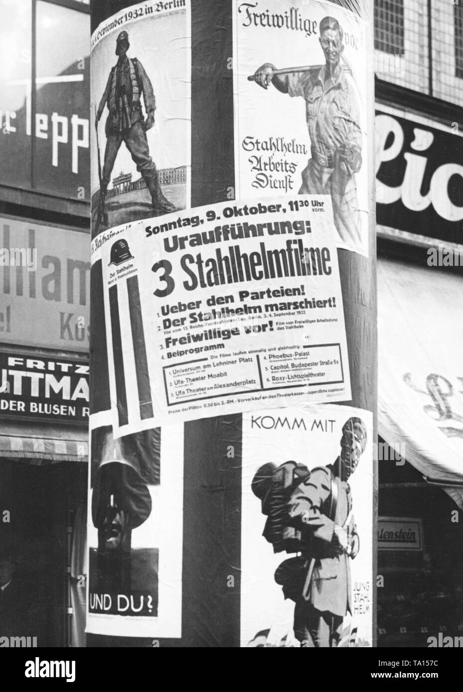 Sur une colonne, à Berlin, le Stahlhelm annonce la première de trois films auto-produit avec les titres "Ueber den Parteien', 'Stahlhelm marschiert" et "Freiwillige vor'. Vous trouverez ci-dessous les salles dans lesquelles les films sont projetés. Banque D'Images