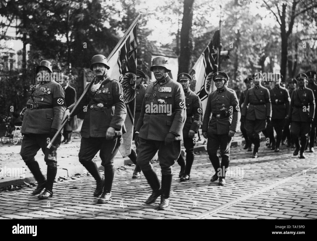 Croix gammée rouge blanche noire Banque d