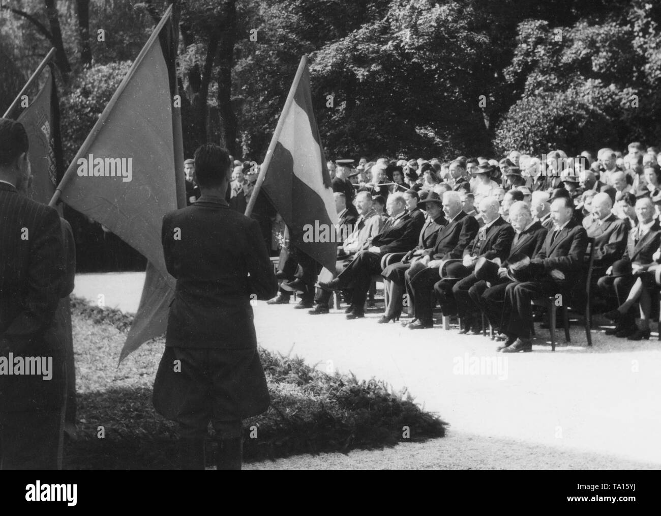 Service commémoratif pour les victimes du camp de concentration de Dachau à la Munich Ostfriedhof ( cimetière de l'Est). Banque D'Images
