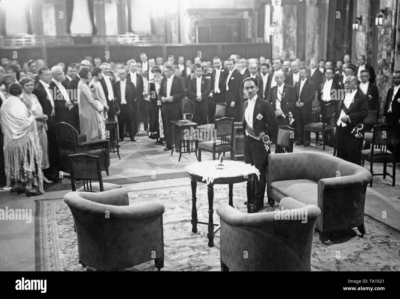 Les Japonais Prince Yasuhiko Asaka (centre) lors d'un dîner à la Tokyo Club industriel le 15 juin 1926. Banque D'Images