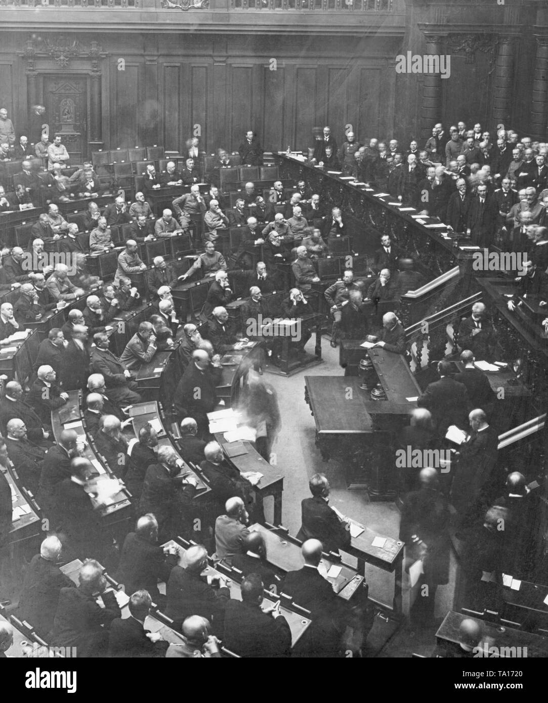 En décembre 1916, le Reichstag adopte une résolution sur la paix commune offrant des Puissances centrales. Banque D'Images