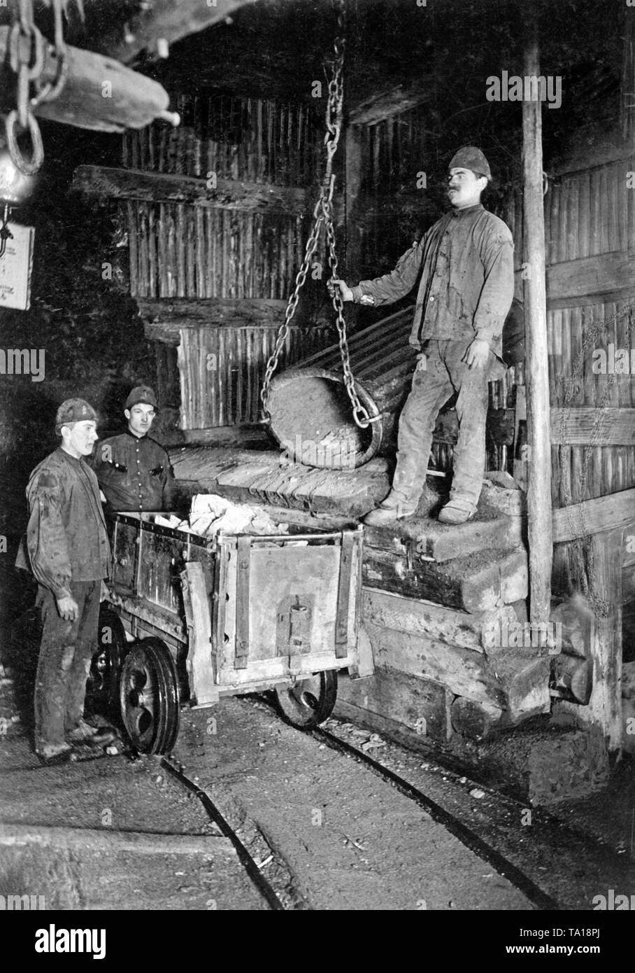 Scène dans un minerai galerie dans la mine de Rammelsberg dans le Harz près de Goslar. Banque D'Images