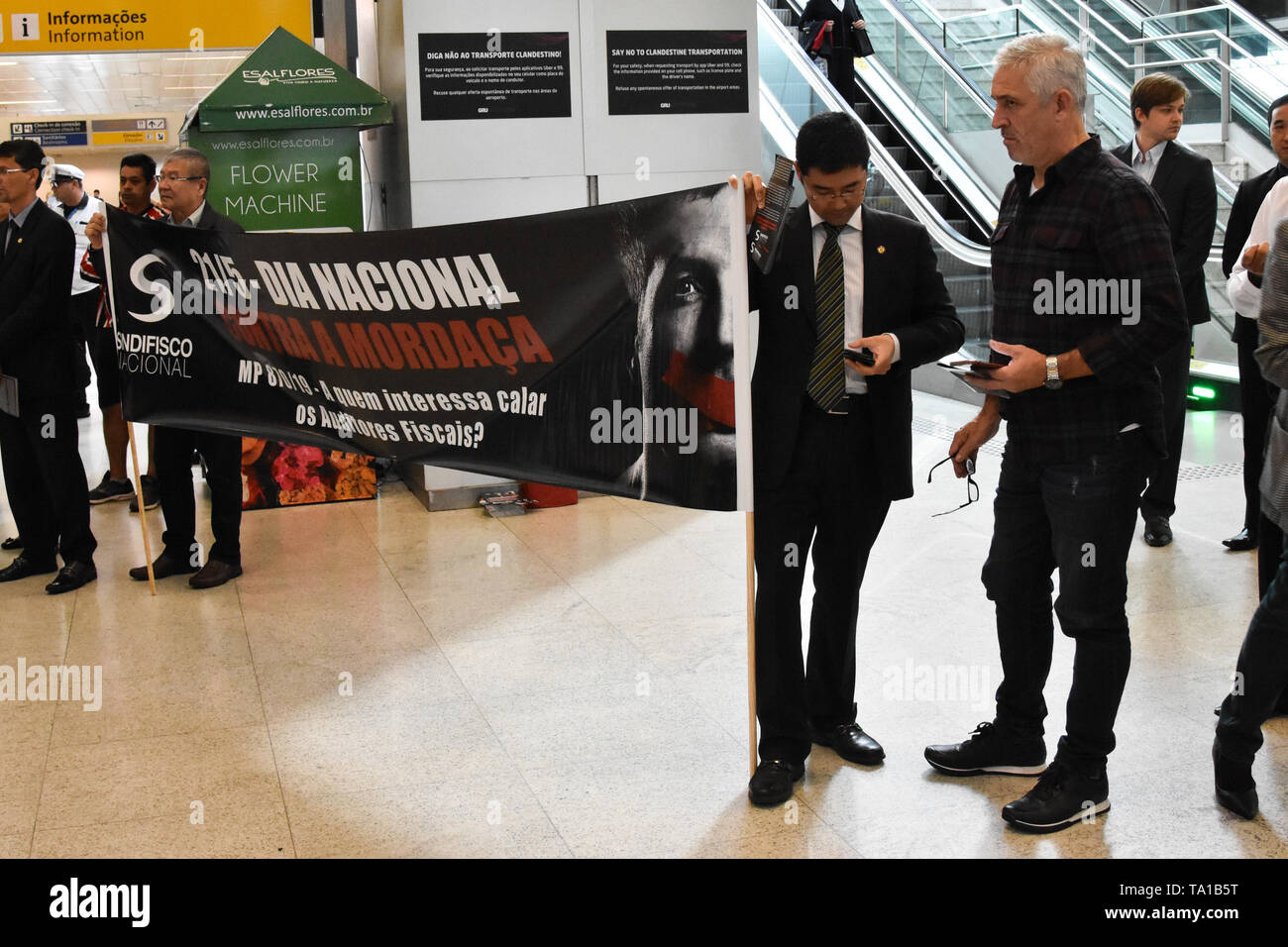 Guarulhos, Brésil. 21 mai, 2019. Comptes de l'exercice de protestation à l'Aéroport International de Guarulhos, terminal 3, avec le nom de Jour de GAG dans les recettes fédérales, contre l'amendement incorporé dans la mesure provisoire 870/2019 qui est sur le point d'être voté par le Congrès national, et que si elle est approuvée, elle sera à retirer des compétences aux commissaires aux comptes de l'exercice, ce mardi (21). Credit : Roberto Casimiro/FotoArena/Alamy Live News Banque D'Images
