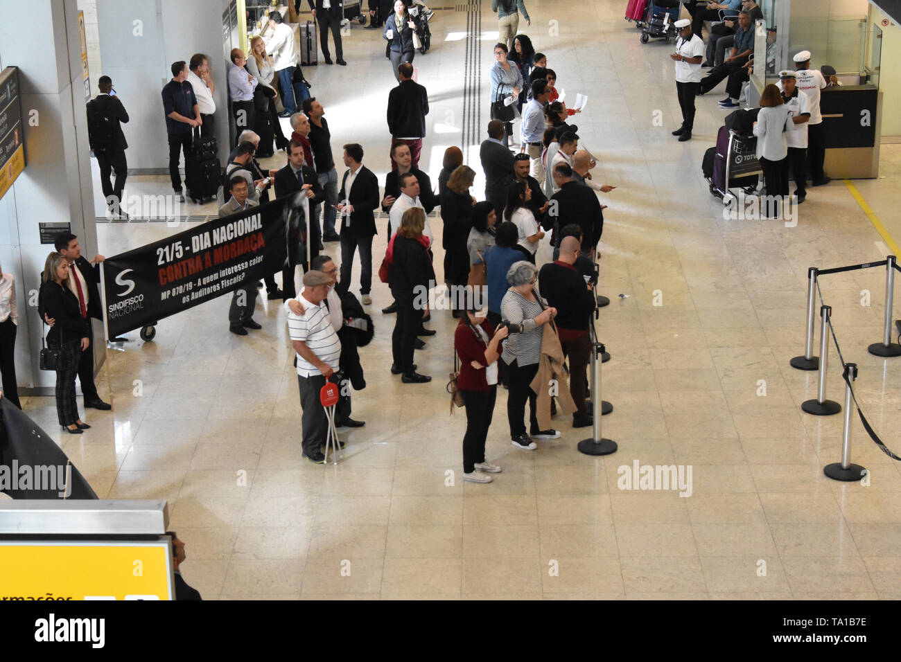 Guarulhos, Brésil. 21 mai, 2019. Comptes de l'exercice de protestation à l'Aéroport International de Guarulhos, terminal 3, avec le nom de Jour de GAG dans les recettes fédérales, contre l'amendement incorporé dans la mesure provisoire 870/2019 qui est sur le point d'être voté par le Congrès national, et que si elle est approuvée, elle sera à retirer des compétences aux commissaires aux comptes de l'exercice, ce mardi (21). Credit : Roberto Casimiro/FotoArena/Alamy Live News Banque D'Images
