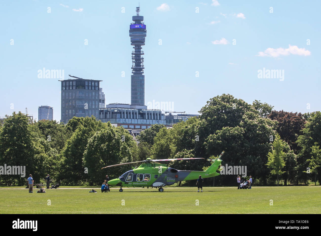 London UK. 21 mai 2019.Une aire de air ambulance terres dans Regent's Park Londres Crédit : amer ghazzal/Alamy Live News Banque D'Images