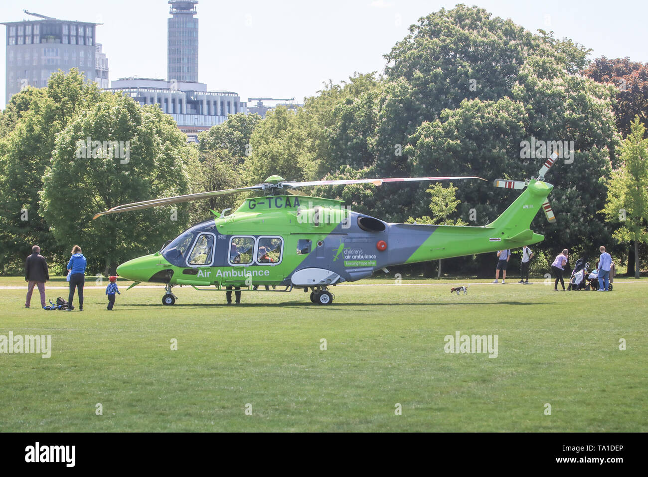 London UK. 21 mai 2019.Une aire de air ambulance terres dans Regent's Park Londres Crédit : amer ghazzal/Alamy Live News Banque D'Images