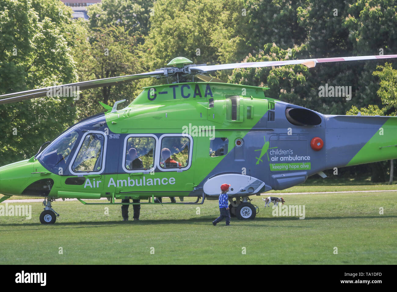 London UK. 21 mai 2019.Une aire de air ambulance terres dans Regent's Park Londres Crédit : amer ghazzal/Alamy Live News Banque D'Images