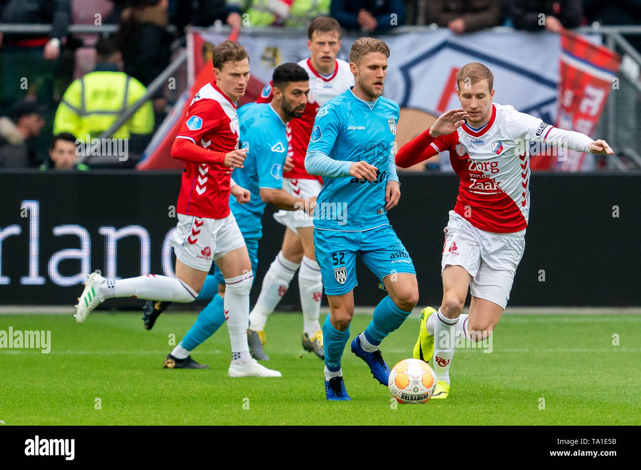 UTRECHT, 21-05-2019, le stade Galgenwaard, saison 2018 / 2019 , Utrecht - Heracles , Football Eredivisie néerlandaise play-offs européen Heracles , dvd Alexander Merkel et Utrecht dvd Simon Gustafson (r) Banque D'Images