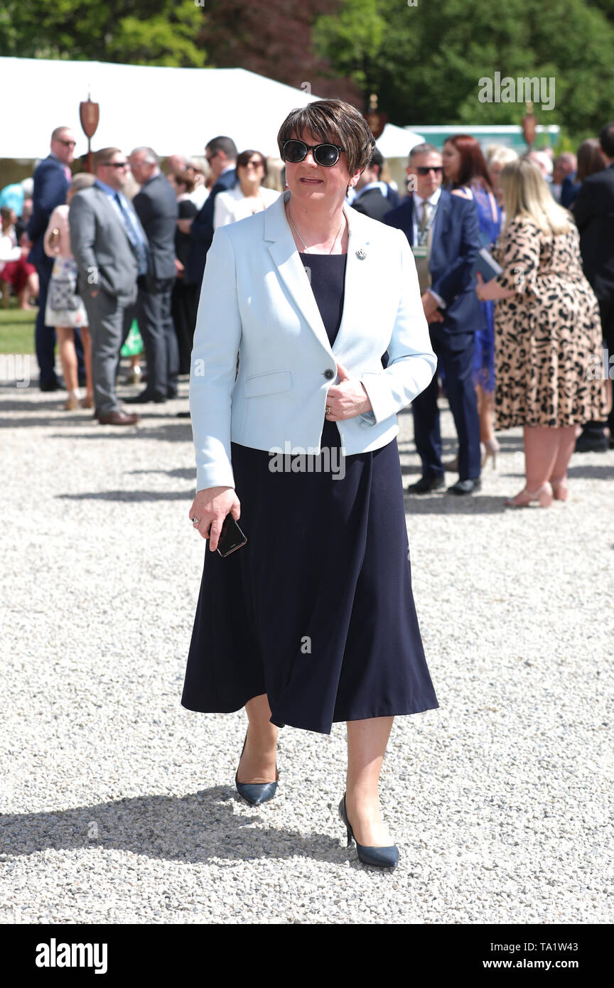 Chef Arlene Foster DUP à la garden party au château de Coole à Enniskillen, dans le comté de Fermanagh. Banque D'Images