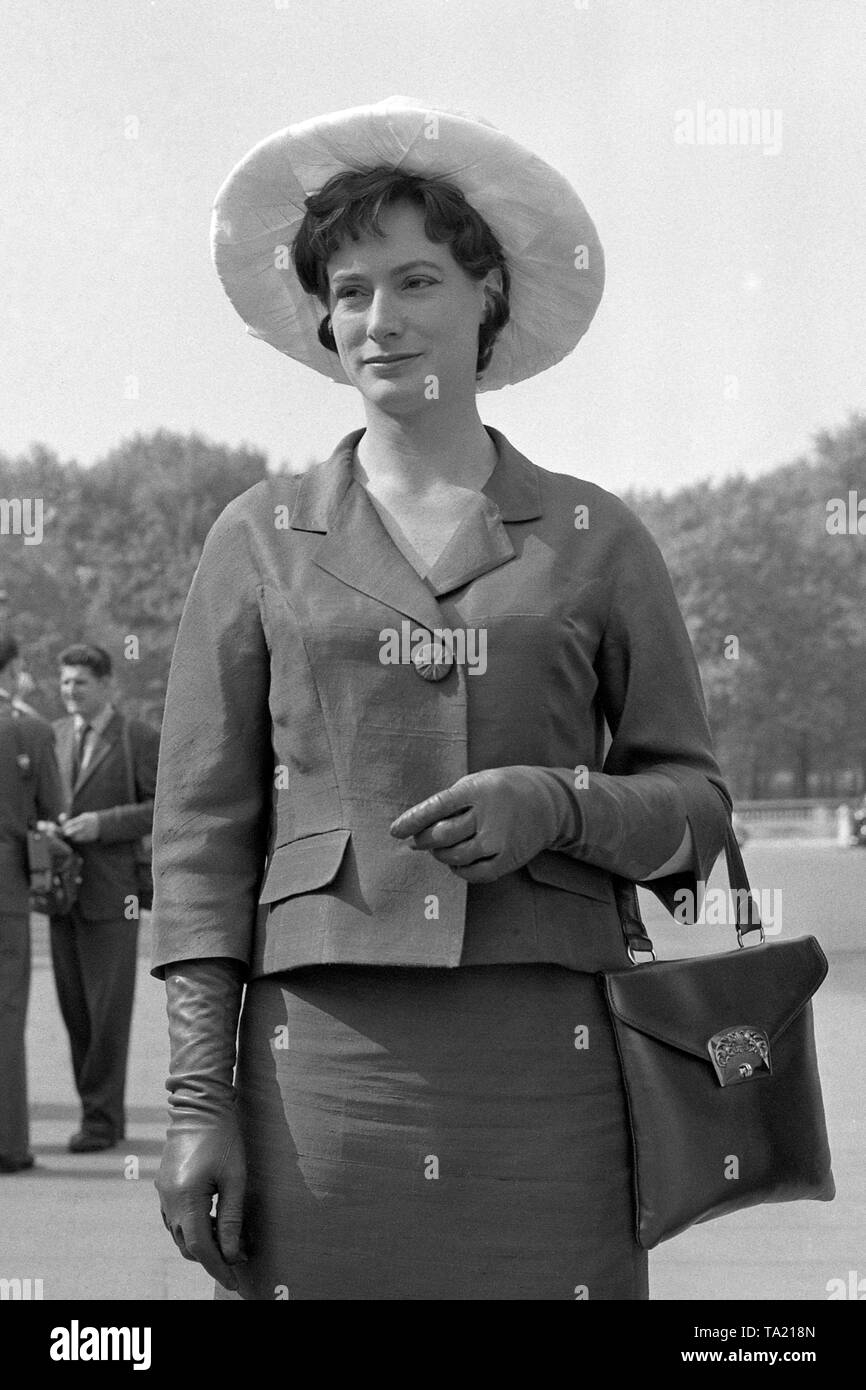 La personnalité de télévision Nan Winton arrive à Buckingham Palace, Londres, pour la garden party donnée par la reine Elizabeth II. Banque D'Images