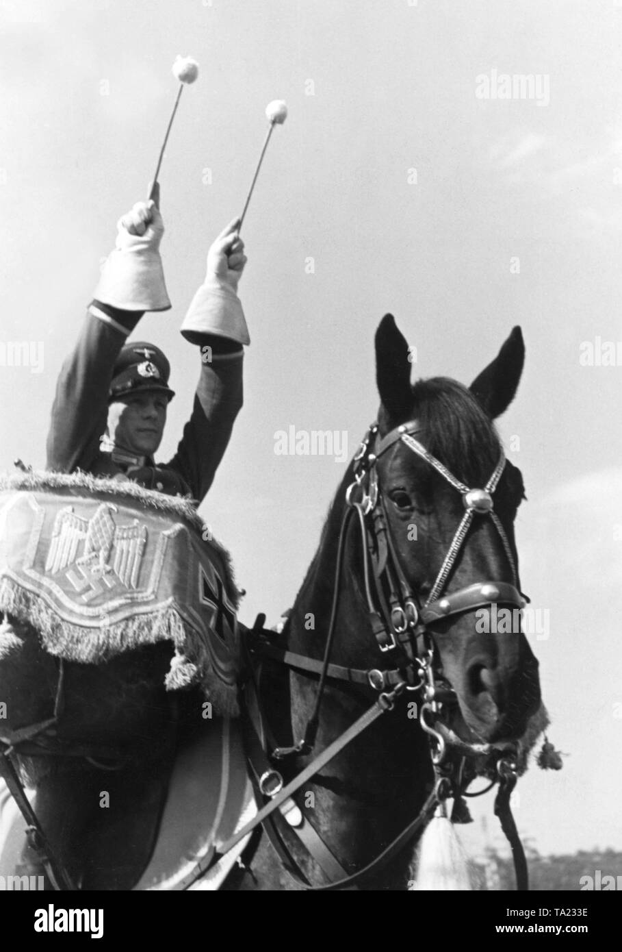 Un batteur de la Wehrmacht sur un tournoi de la cavalerie de la Wehrmacht. Banque D'Images