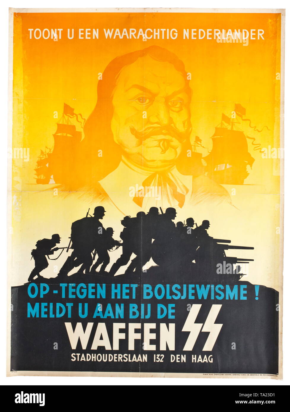 Une affiche publicitaire de la Waffen-SS dans Orangetönen Freibeuters holländischen gehaltene Darstellung eines vor, Kaperschiffen stürmender Silhouette darunter Soldaten. 'Toont u een Nederlander waarachtig - op-tegen het Bolsjewisme ! Meldt u aan bij de Waffen-SS - Stadhouderslaan 132 Den Haag', suis Unterrand bez. N° 42 - 'Plakat Öffentlicher Aushang genehmigt durch die Dienststelle des Reichskommissars'. Gefaltet, doubliert. 119,5 x 89,5 cm masse historique., historiques, 20e siècle, années 1930, années 1940, Waffen-SS, division de l'armée des SS, un service armé, forces armées, NS, Nationa, Editorial-Use-seulement Banque D'Images