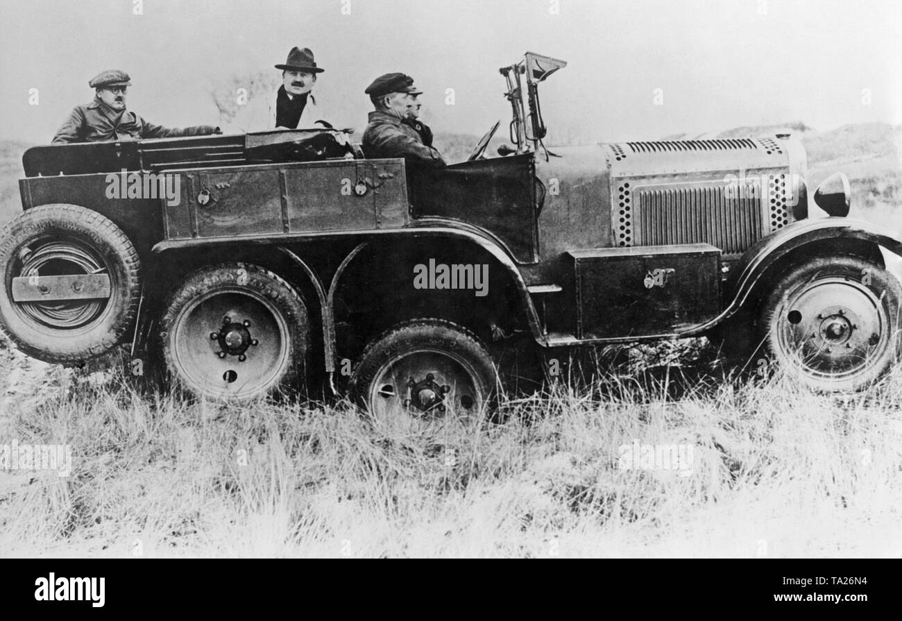 Cette Horch véhicule hors route a été observé pour la première fois à l'IAA à Berlin en 1920. Les essieux arrière de la voiture s'adapter automatiquement au sol lorsque le terrain est lourd. Banque D'Images