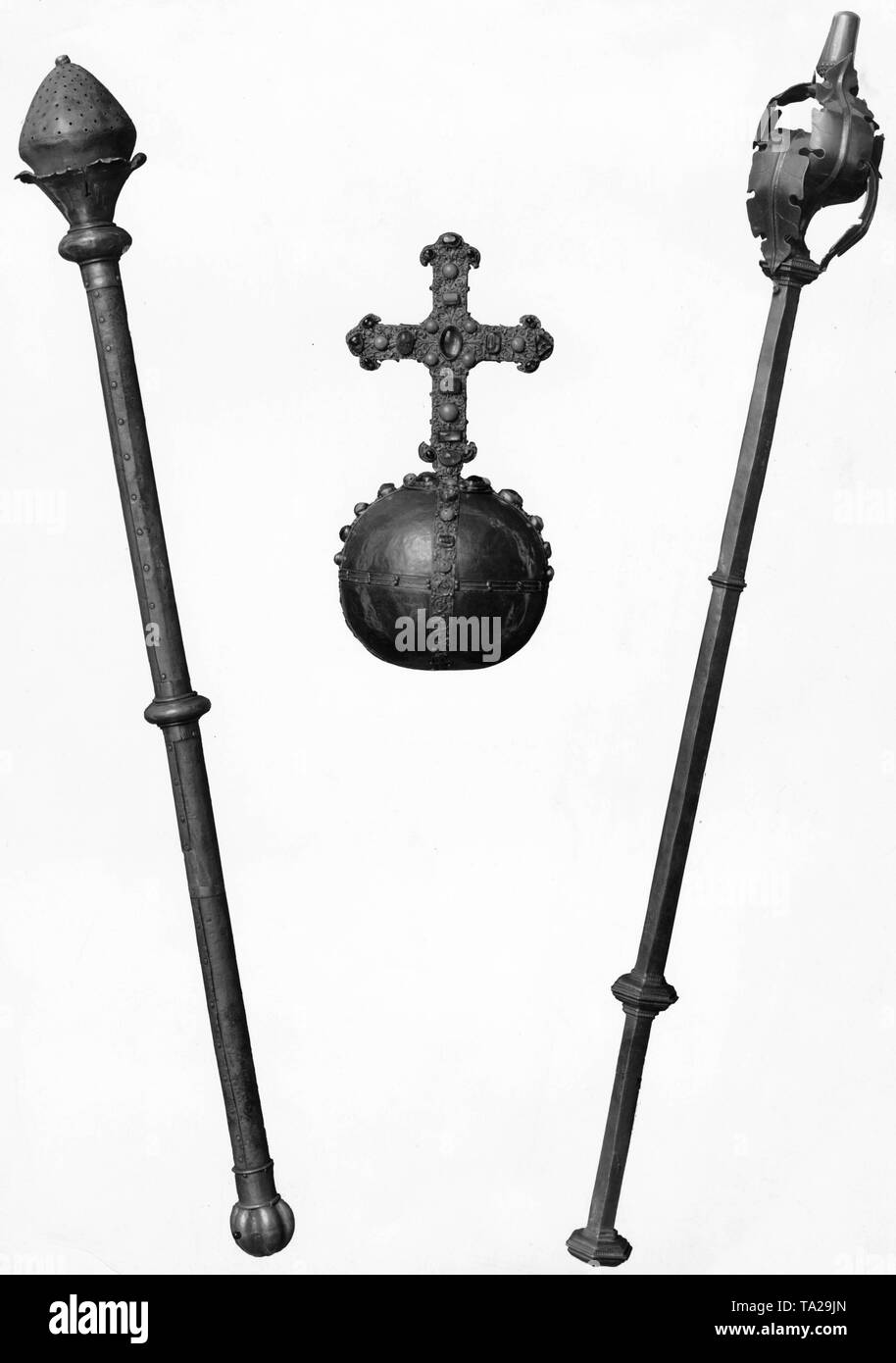 De l'Orb, période Staufer sceptre de la première moitié du 14e siècle et le goupillon. Toutes les parties de l'apparat impériale du Saint Empire Romain. Banque D'Images