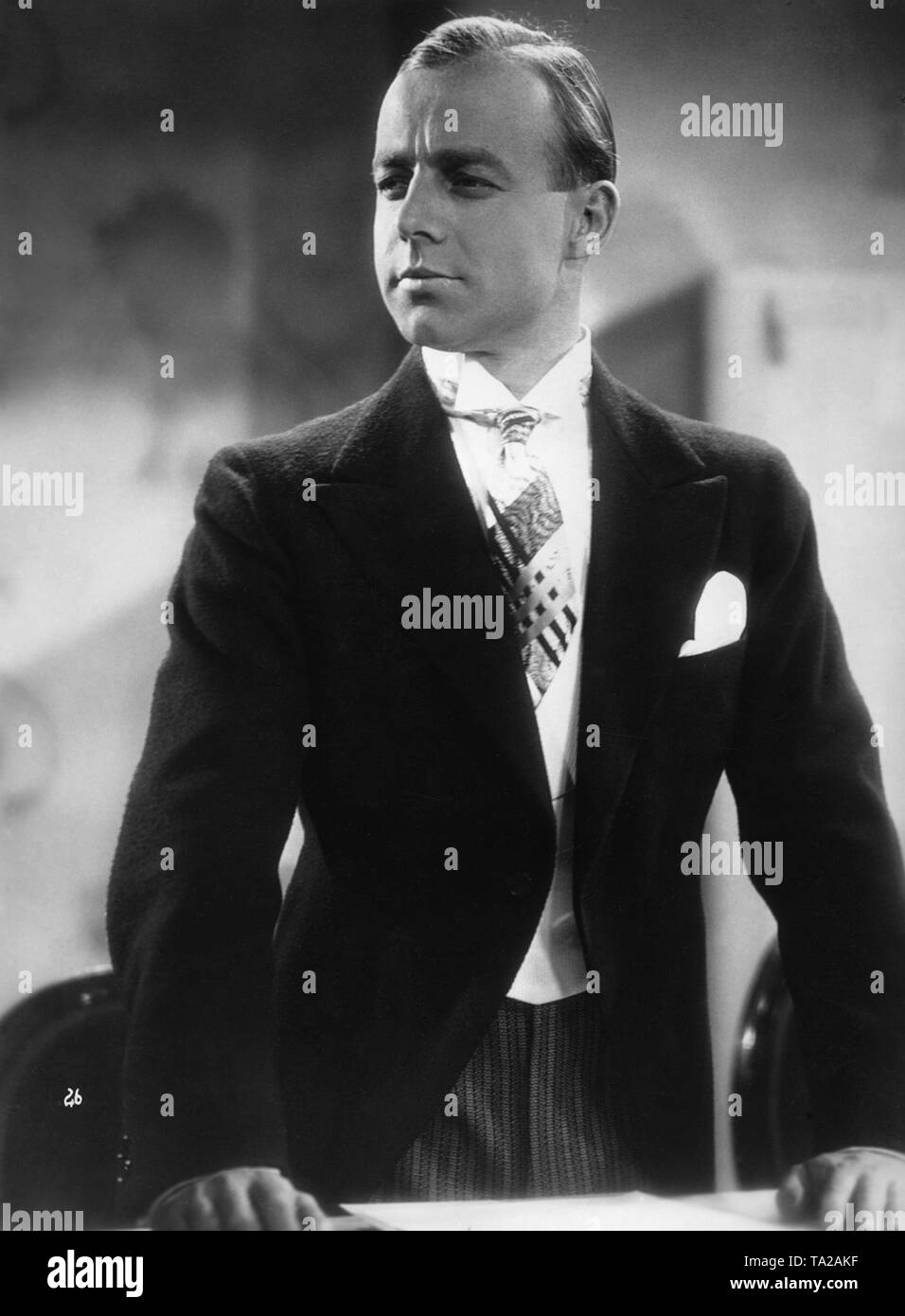 Cravate costume acteur portrait Banque d'images noir et blanc - Page 2 -  Alamy