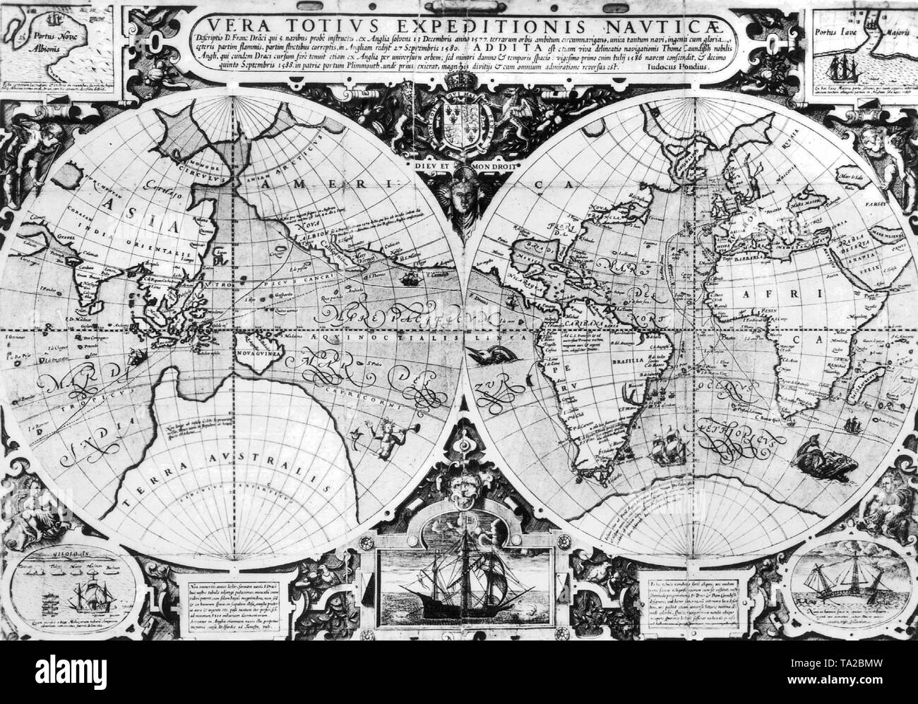 Carte montrant la circumnavigation du globe par Sir Francis Drake (1577-80) et Thomas Cavendish (1586-88). Gravure par Jodocus Hondius, autour de 1595. Banque D'Images