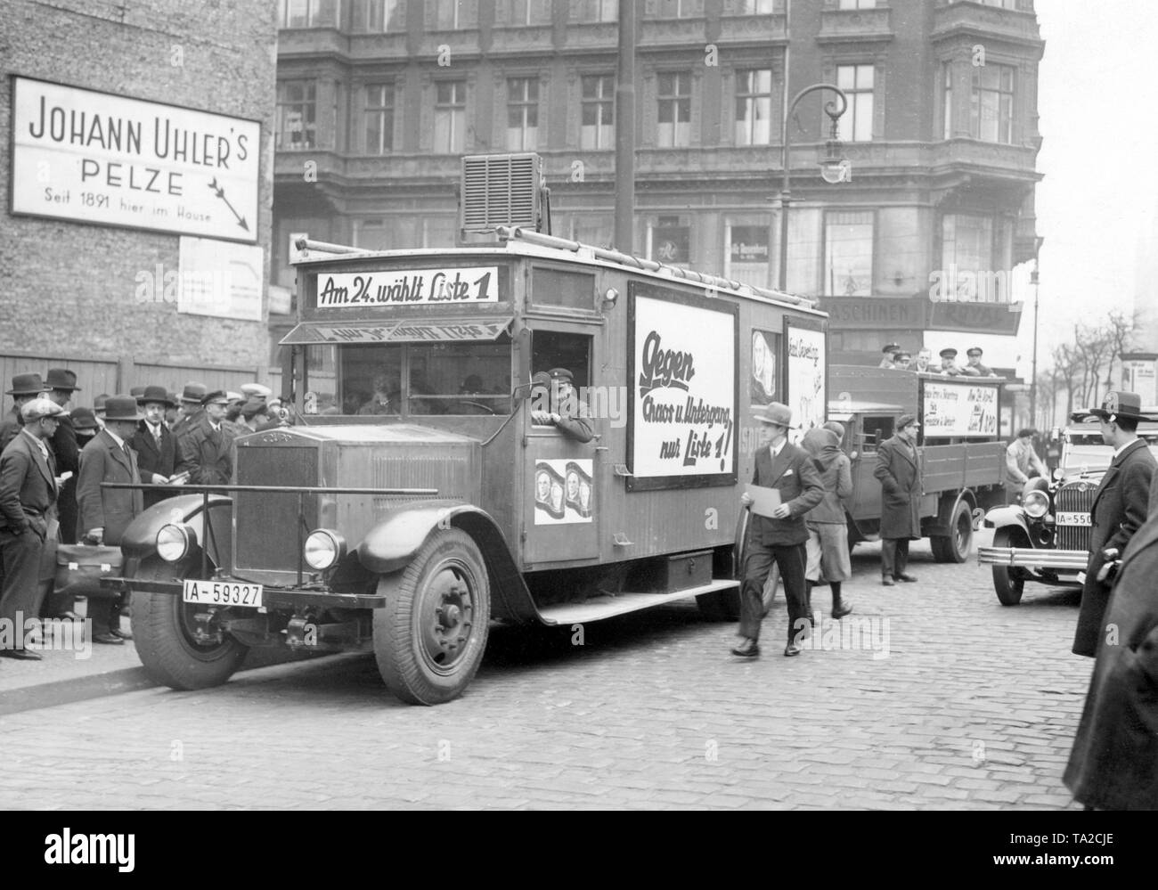 Propagande électorale du camion Krupp AG avec un système d'enceintes à l'occasion de la Diète prussienne d'élections. Ils campagne avec des affiches électorales lisez : Contre le chaos und decay Liste avec seulement 1 !' Banque D'Images