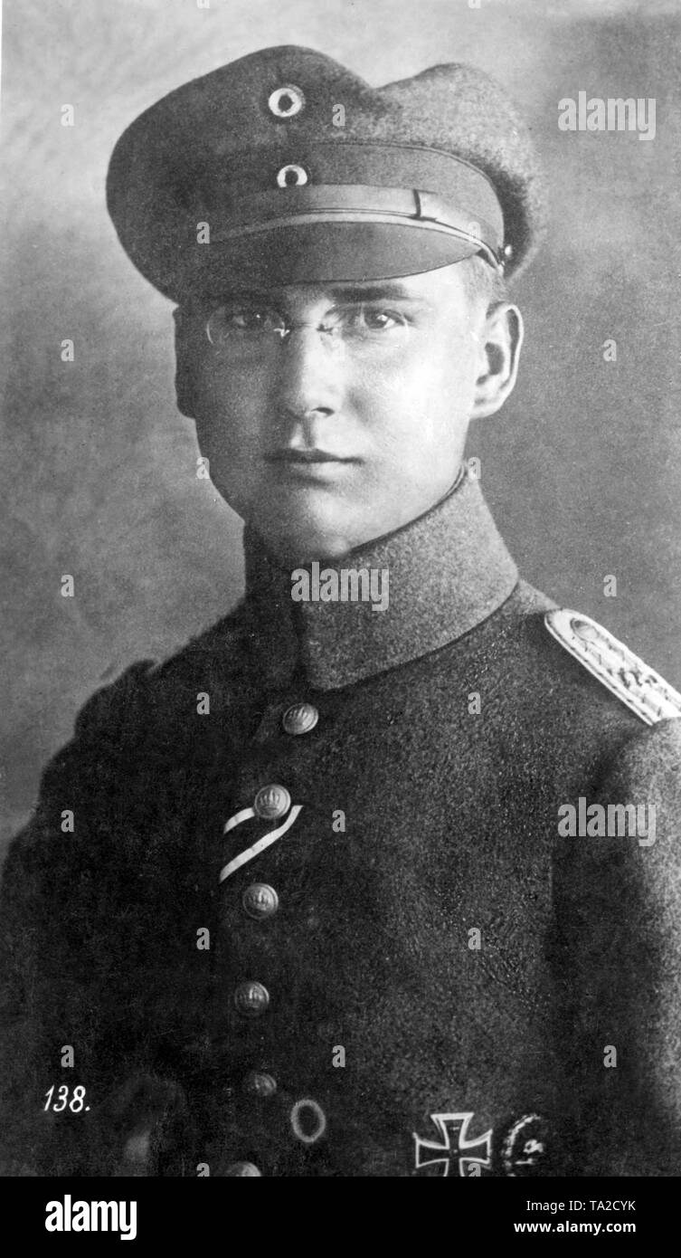 Cet homme a été condamné à mort par un tribunal militaire français pendant l'occupation de la Ruhr. Dans ce portrait il porte son uniforme ainsi que la Croix de Fer (photo non datée). Banque D'Images