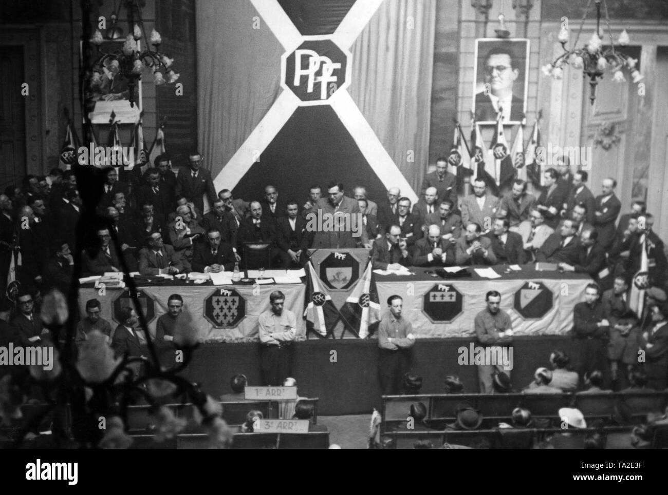 L'homme politique français Doriot pendant son discours au congrès du parti populaire francais dans la rue de Grenelle à Paris. Banque D'Images