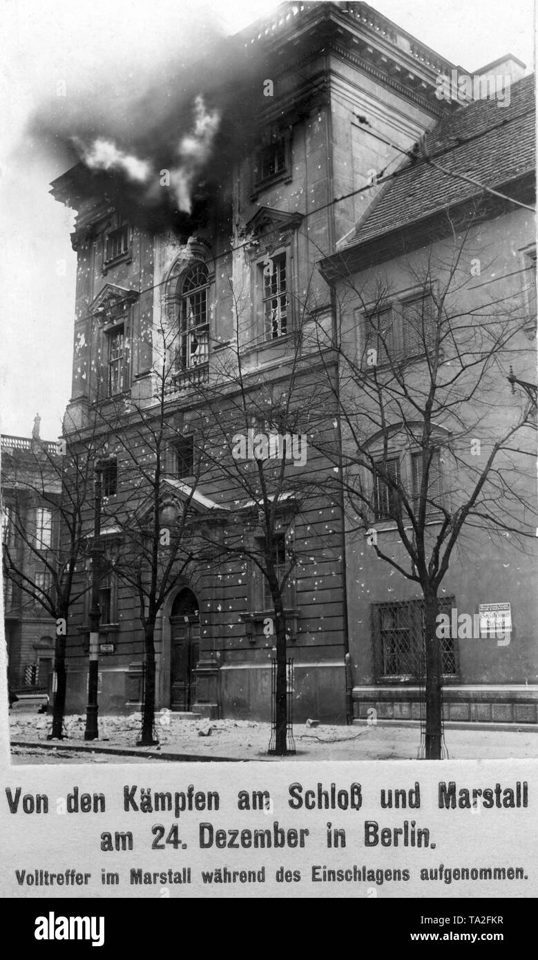 Dans le Noël de 1918, il y a eu de violents affrontements entre le gouvernement et les troupes révolutionnaires fidèles de la Volksmarine Division. Ici a été simplement sur une histoire du Marstall, où résident les membres de la Volksmarine Division. Banque D'Images