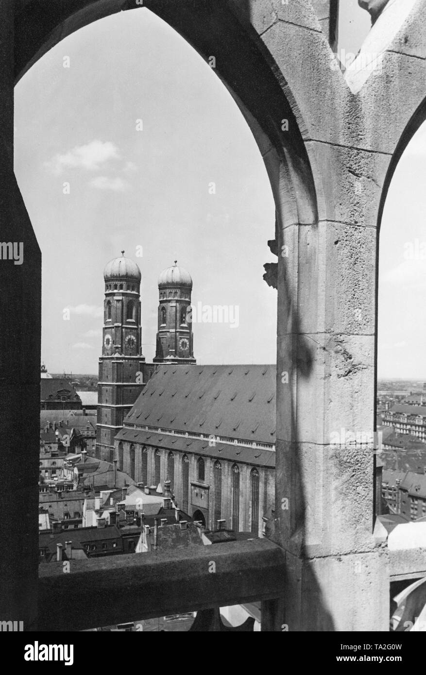 Vue depuis l'Alter Peter à la Cathédrale Notre-Dame, sur des plus grandes églises hall dans le sud de l'Allemagne. A l'intérieur, il y a le plus vieux tombeaux-Wittelsbach à Munich. L'église a été construit de 1468 à 1525 et restauré après LA SECONDE GUERRE MONDIALE en 1944. Banque D'Images