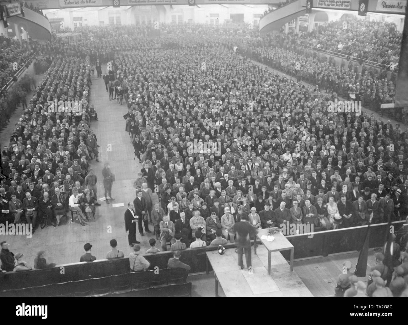 Joseph Goebbels parle en face de l'auditoire lors d'une réunion de la NSDAP dans le Sportpalast à Berlin. Banque D'Images