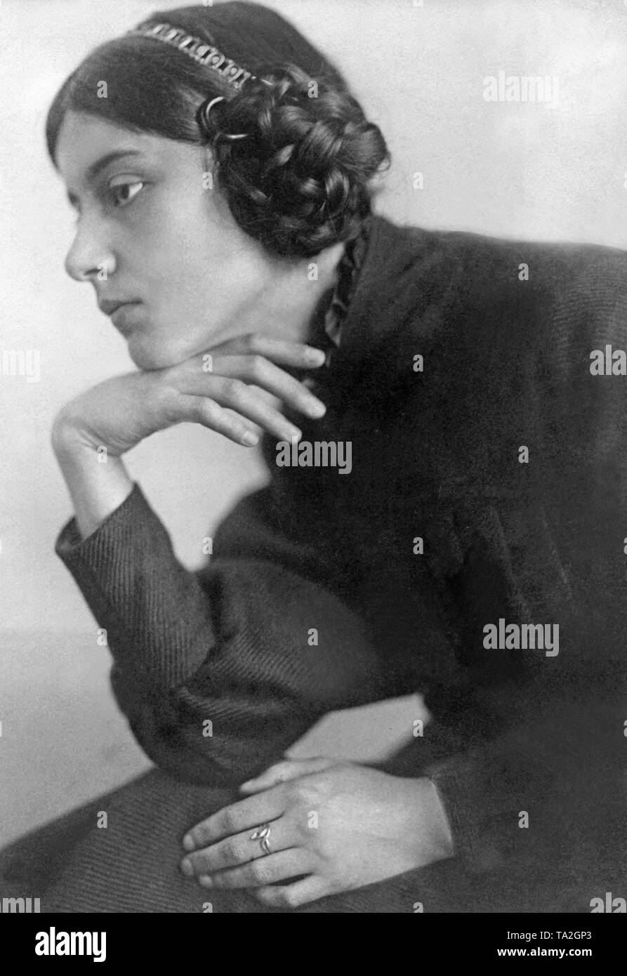 Hairstyle 1900s Banque de photographies et d'images à haute résolution -  Alamy