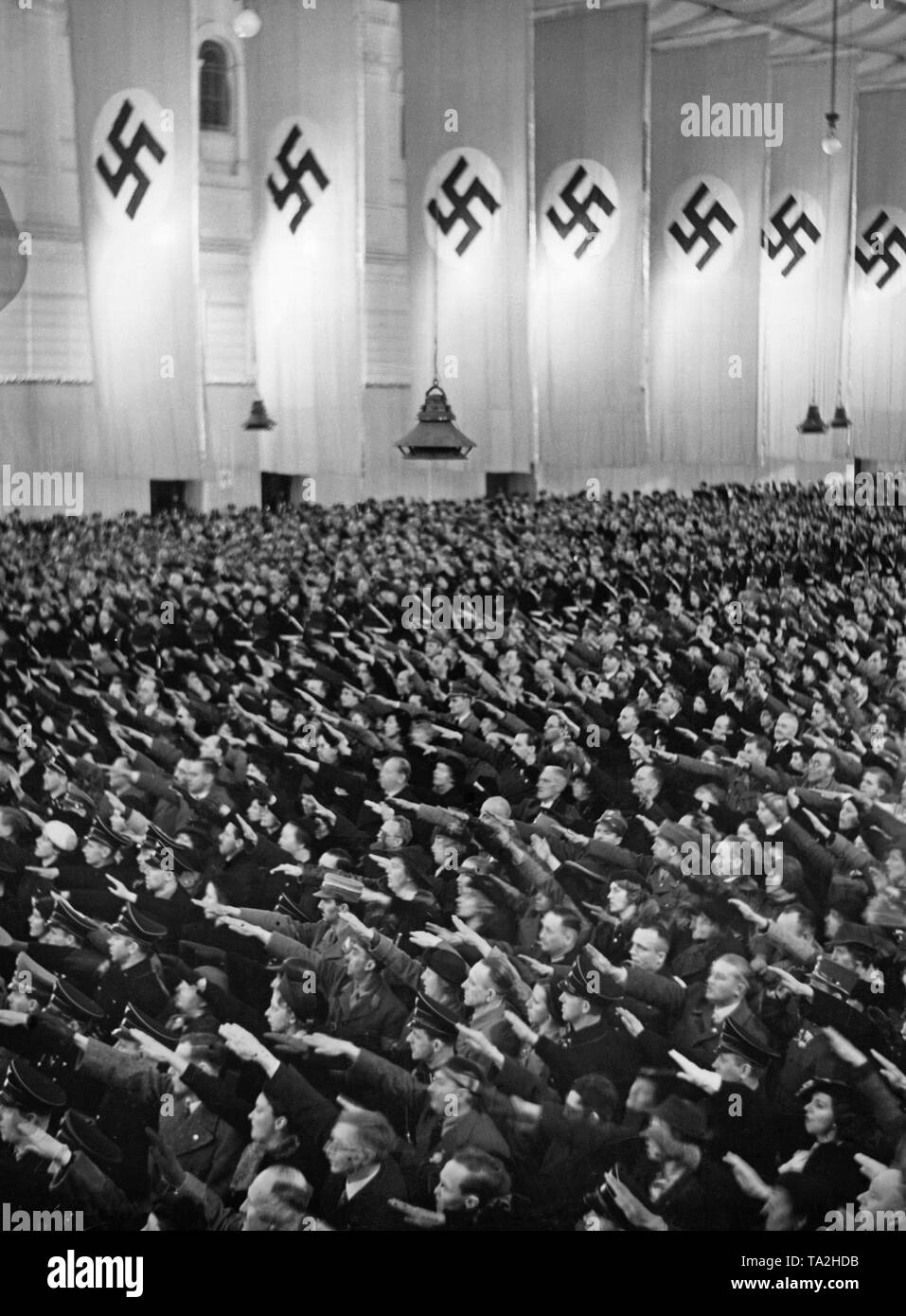 Le Nordwestbahnhalle à Vienne après un discours d'Adolf Hitler. L'annexion de l'Autriche au Reich allemand, en mars 1938. Banque D'Images