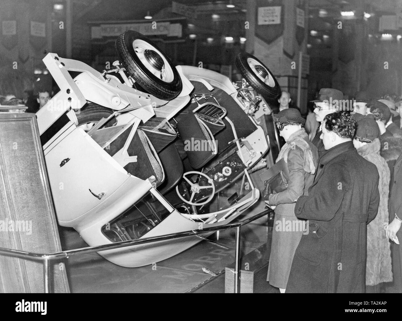 Modèle en coupe d'un Morris huit à l'Earls Court Motor Show à Londres en 1938. Banque D'Images