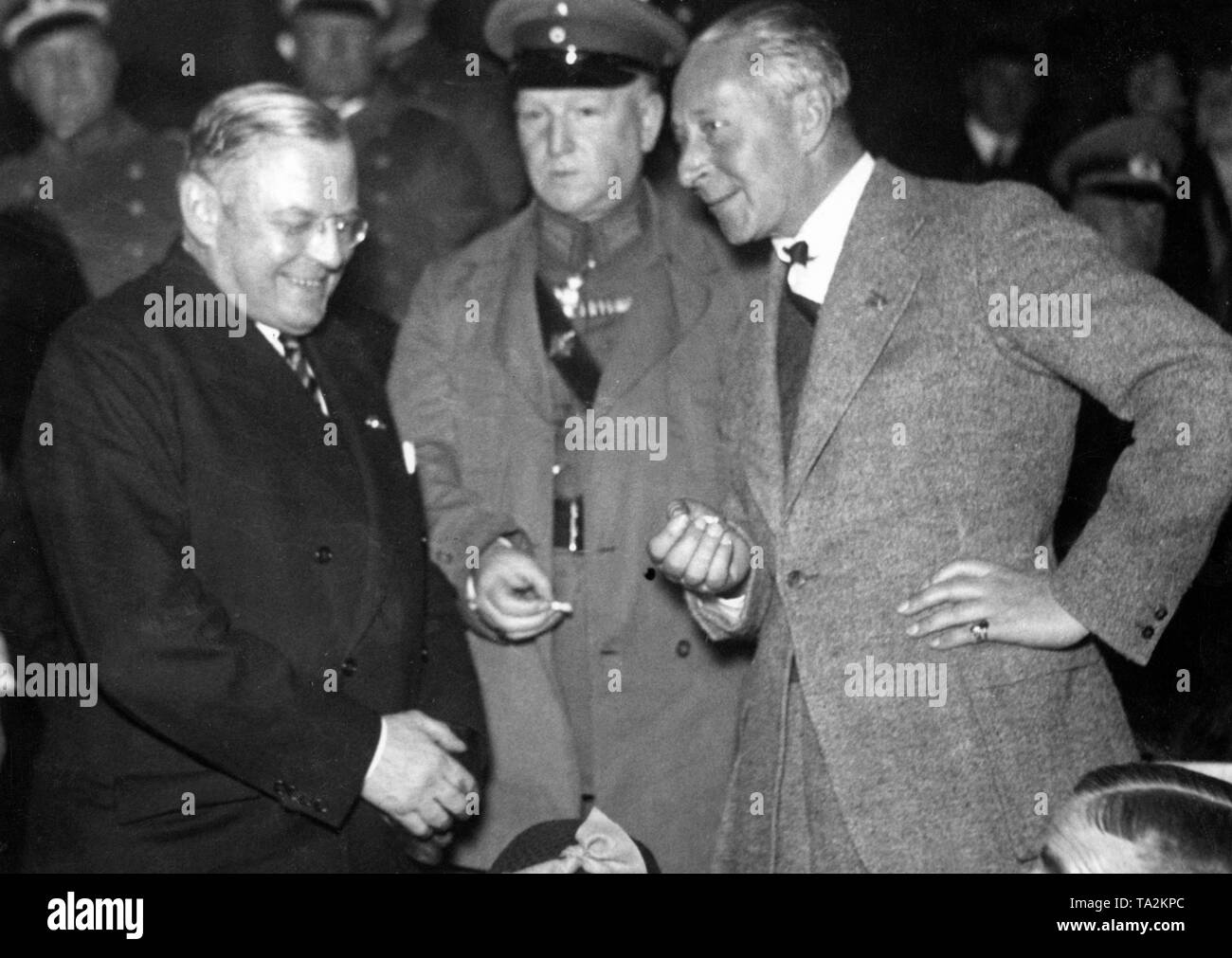 Le ministre du Travail, Franz Seldte Reichs, Stahlhelm Theodor Duesterberg et leader du Kronprinz Guillaume de Prusse. Les trois ont assisté à la soi-disant "après-midi Hindenburg' dans une loge royale. Banque D'Images