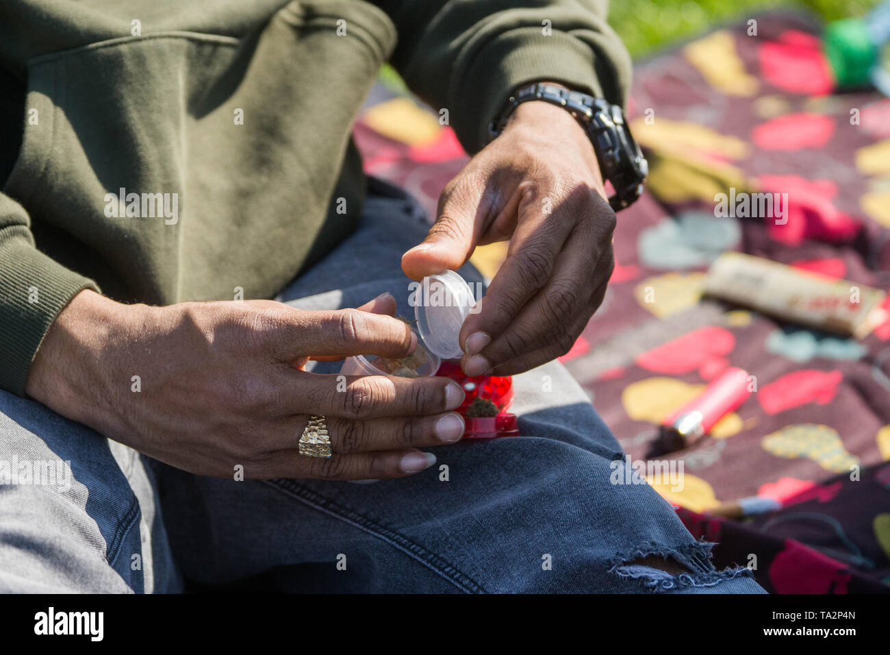 Londres annuel 420 Cannabis Pro Rally à Hyde Park. Les militants et les fumeurs de marijuana s'unissent pour une journée de manifestations, de fumer, et de la communauté En vedette : Atmosphère, voir Où : London, Royaume-Uni Quand : 20 Avr 2019 Crédit : Wheatley/WENN Banque D'Images