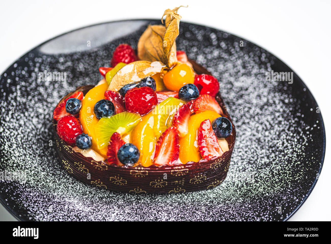 Fruits En Forme De Coeur Tarte Aux Fruits Gateau Mousseline Sur La Plaque Noire Saupoudree De Sucre En Poudre Arriere Plan De Confiserie En Bonne Sante Photo Stock Alamy Fruits En Forme De Coeur Tarte Aux Fruits Gateau Mousseline Sur La Plaque Noire Saupoudree De Sucre En Poudre Arriere Plan De Confiserie En Bonne Sante Photo Stock Alamy