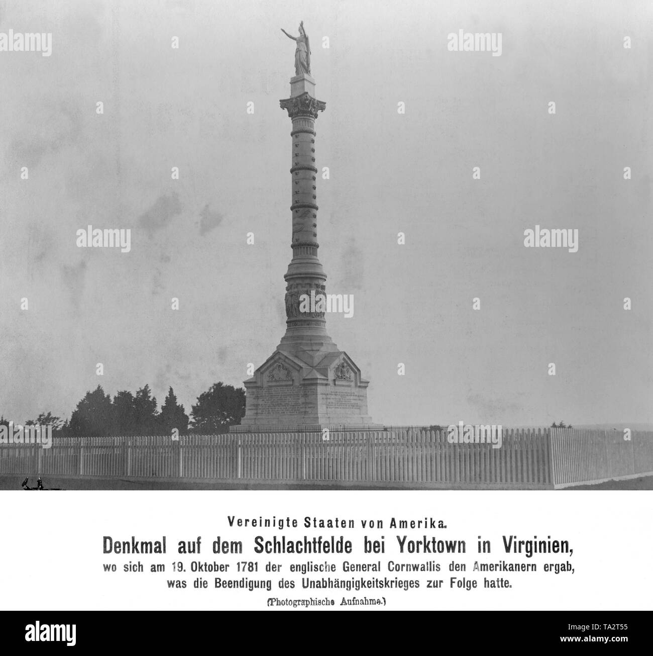 Vue sur le "monument à l'Alliance et la victoire" ou "Monument de la victoire de Yorktown de Yorktown, en Virginie'. Le monument a été érigé en mémoire de la capitulation de l'anglais général Cornwallis et ainsi la fin de la guerre d'indépendance des Etats-Unis. La construction a commencé le 18 octobre 1881. Banque D'Images