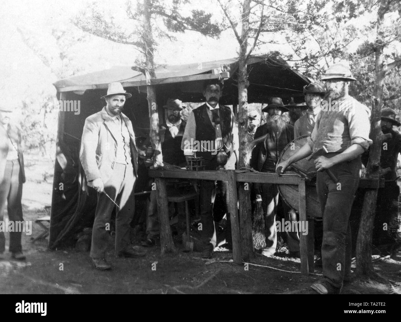 Boers capturés en provenance d'Afrique du Sud, camp de concentration, 1899-1902 : Boers dans un camp de prisonniers sur les Bermudes - Les détenus au travail. Banque D'Images
