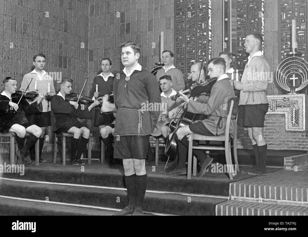 Amateurs lors d'une performance musicale dans l'église protestante à Hohenzollernplatz à Berlin, 1934 Banque D'Images